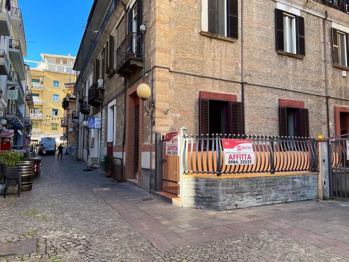 Magazzino in affitto a Cosenza, 9999 locali, prezzo € 2.000 | PortaleAgenzieImmobiliari.it