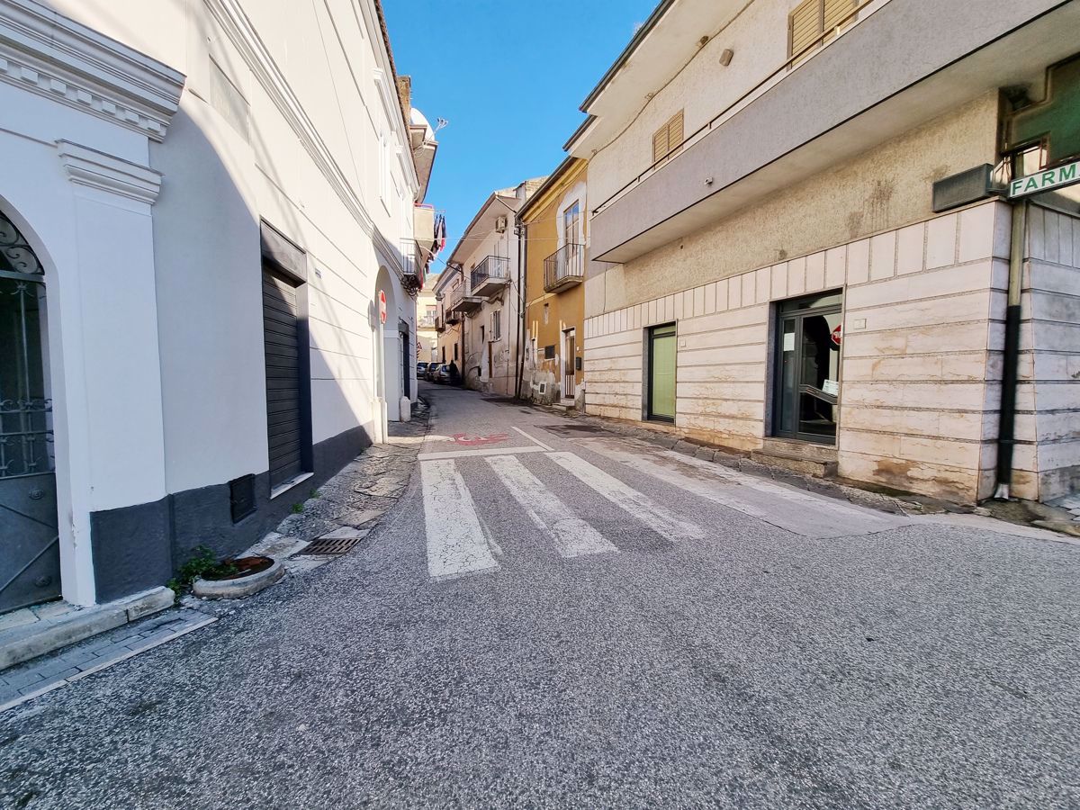Appartamento in vendita a Caserta, 4 locali, prezzo € 55.000 | CambioCasa.it