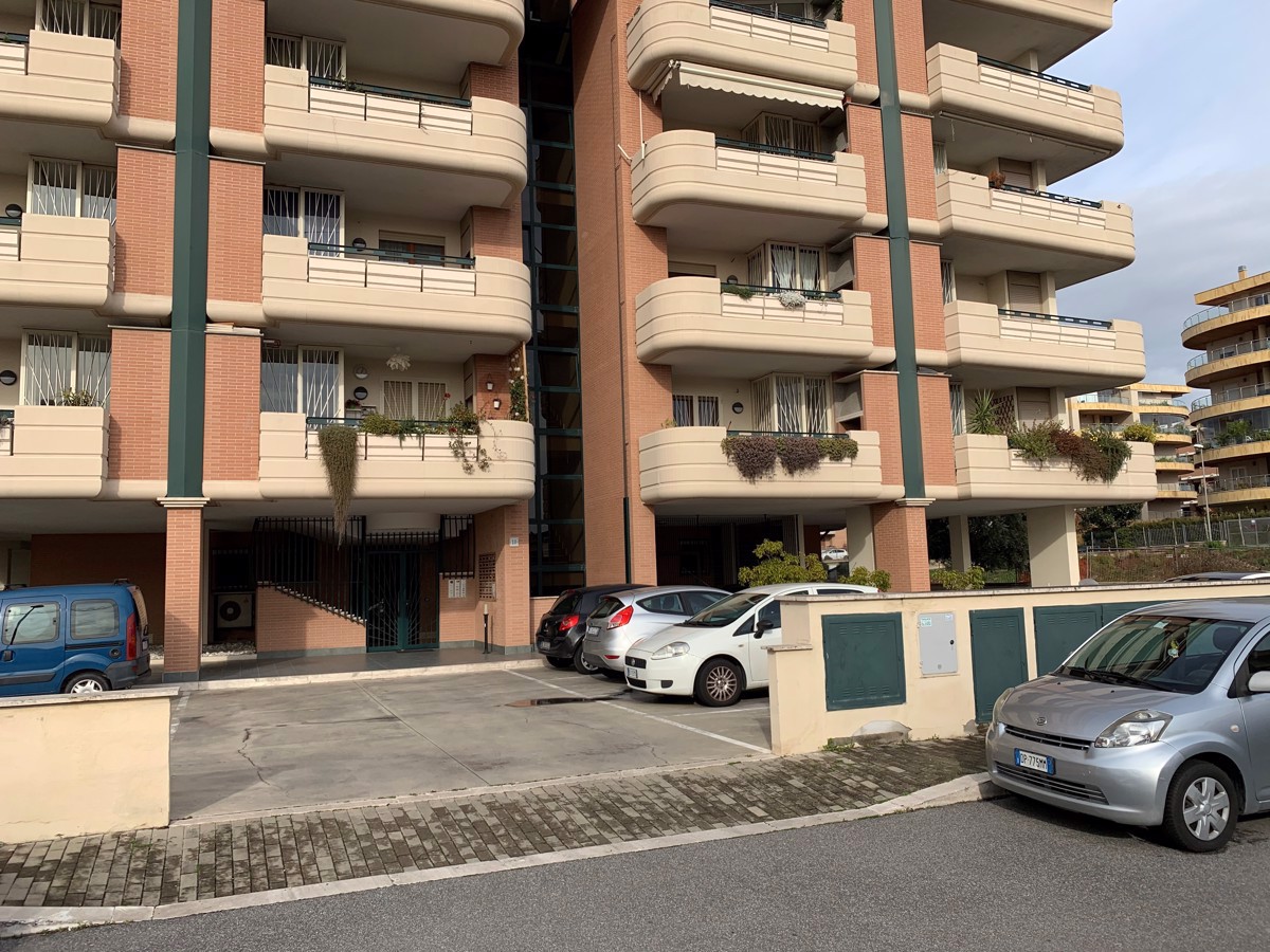 Appartamento in vendita a Roma, 2 locali, zona Zona: 22 . Eur - Torrino - Spinaceto, prezzo € 225.000 | CambioCasa.it