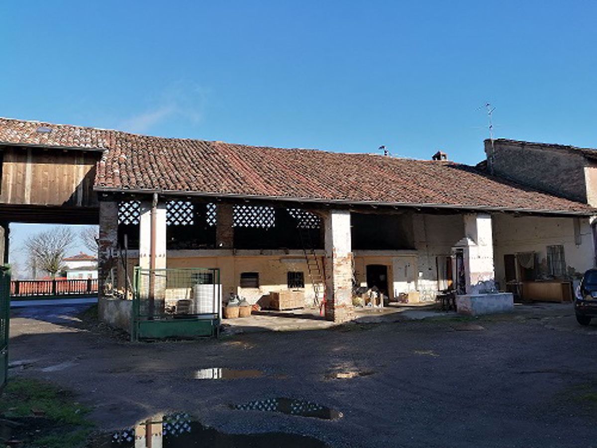 Rustico / Casale in vendita a Pandino, 8 locali, prezzo € 146.000 | CambioCasa.it