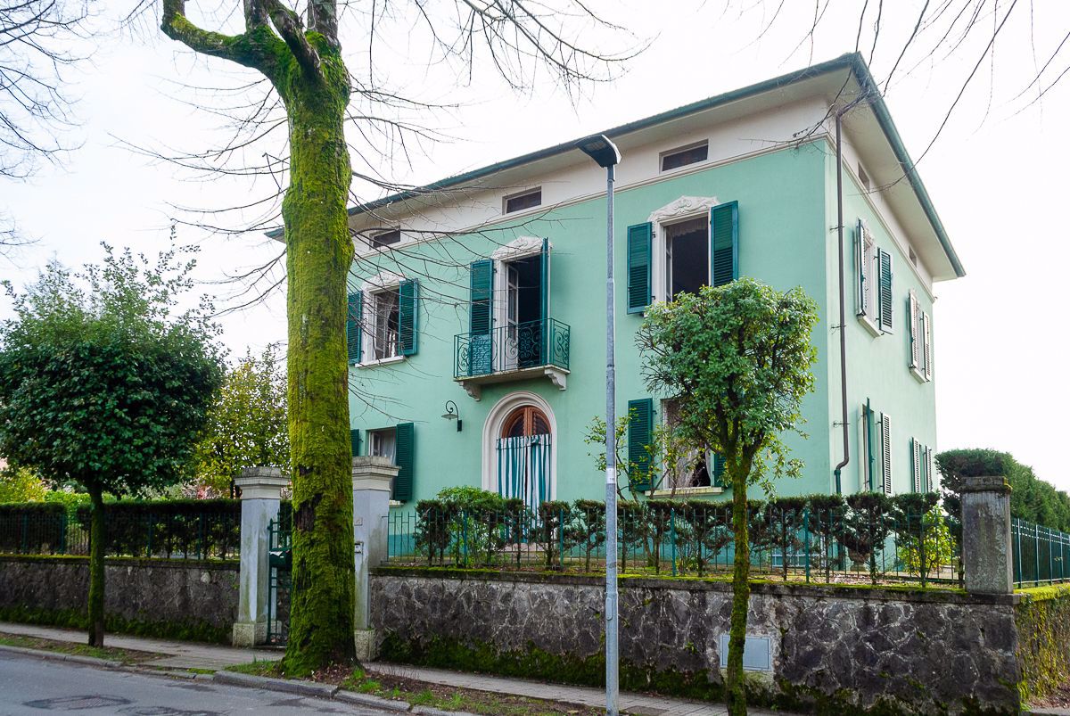 Villa in vendita a Barga, 10 locali, prezzo € 649.000 | CambioCasa.it