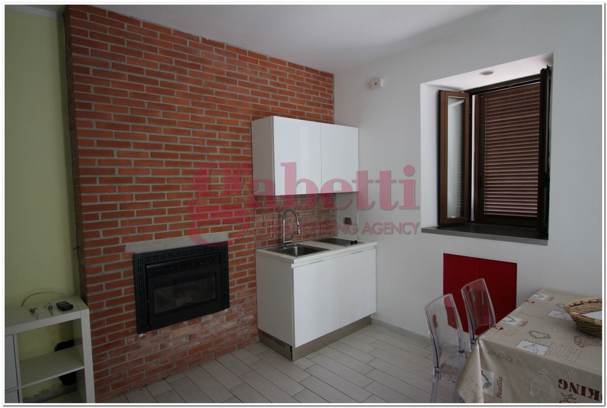 Appartamento in affitto a Nebbiuno, 1 locali, prezzo € 350 | CambioCasa.it