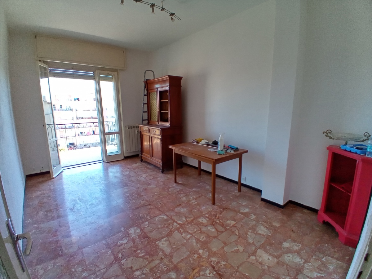 Appartamento in vendita a Albenga, 4 locali, prezzo € 165.000 | PortaleAgenzieImmobiliari.it