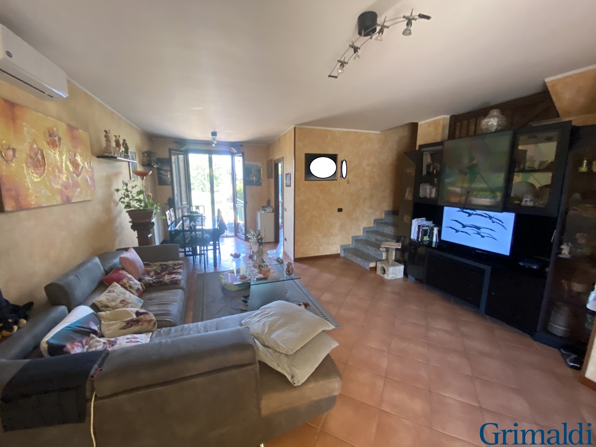 Villa in vendita a Magenta, 4 locali, prezzo € 400.000 | PortaleAgenzieImmobiliari.it