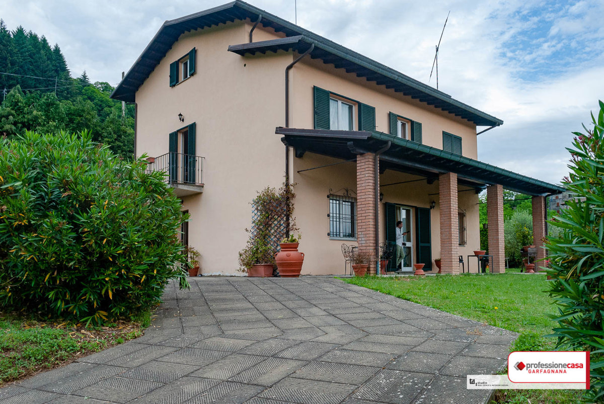 Villa in Vendita a San Romano in Garfagnana