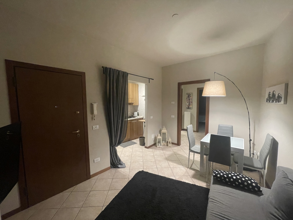 Appartamento in affitto a Verona, 2 locali, prezzo € 1.000 | CambioCasa.it