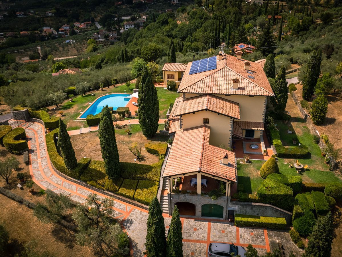 Villa in vendita a Montecatini-Terme, 10 locali, prezzo € 4.000.000 | PortaleAgenzieImmobiliari.it