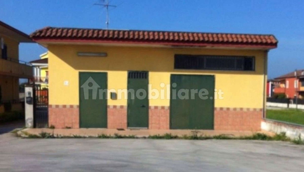 Laboratorio in vendita a Cancello ed Arnone, 9999 locali, prezzo € 90.000 | PortaleAgenzieImmobiliari.it