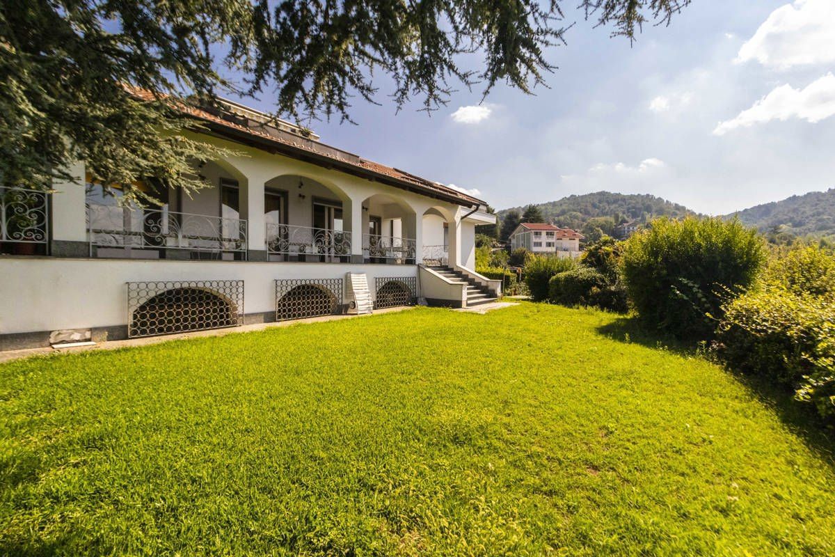 Villa in vendita a San Mauro Torinese, 16 locali, prezzo € 790.000 | PortaleAgenzieImmobiliari.it