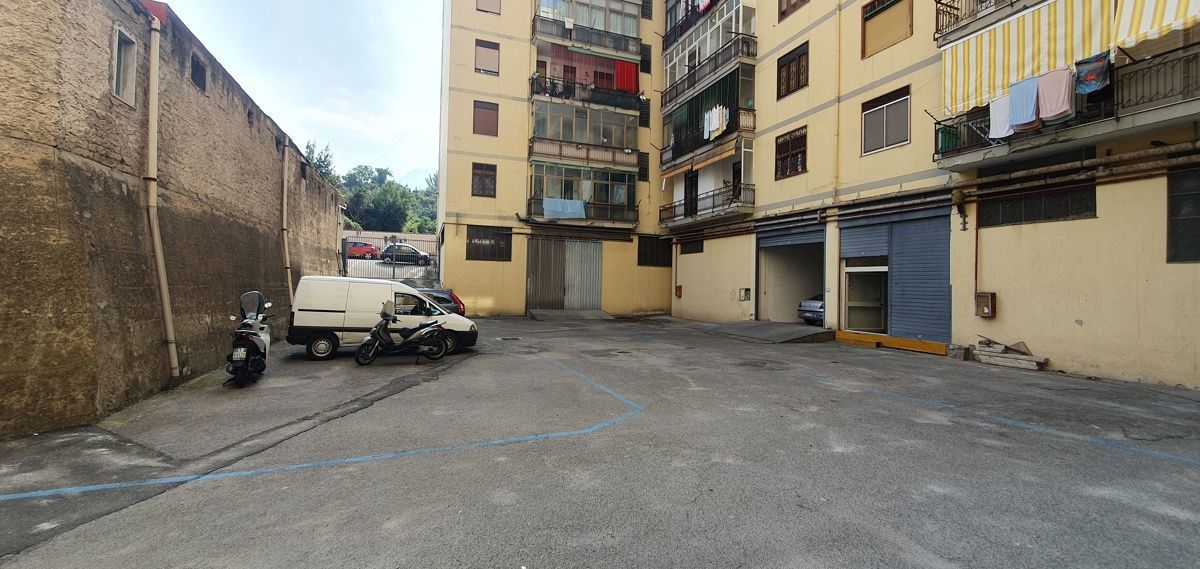 Magazzino in vendita a Castellammare di Stabia, 9999 locali, prezzo € 750.000 | PortaleAgenzieImmobiliari.it