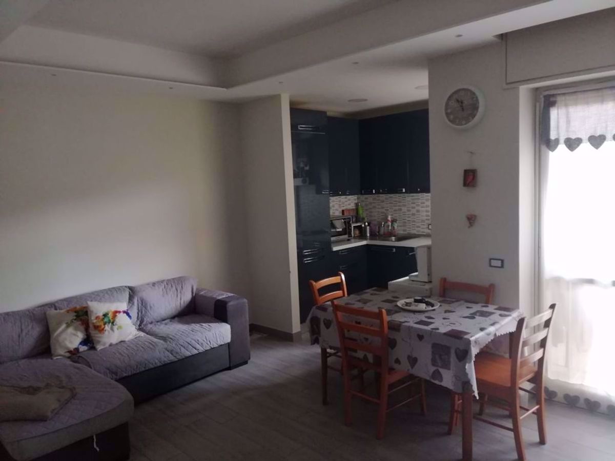 Appartamento in affitto a Lanuvio, 2 locali, prezzo € 500 | CambioCasa.it