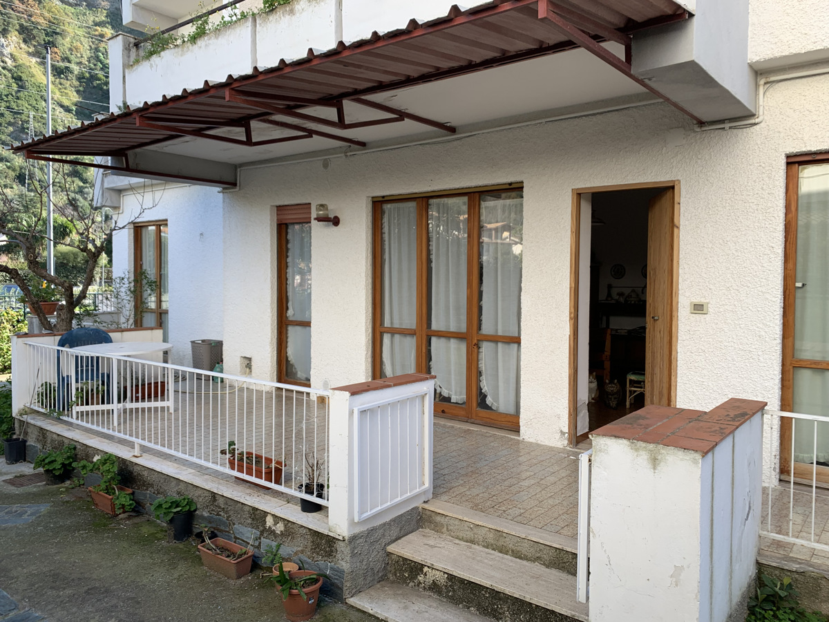 Appartamento in vendita a Fiumefreddo Bruzio, 4 locali, prezzo € 100.000 | CambioCasa.it