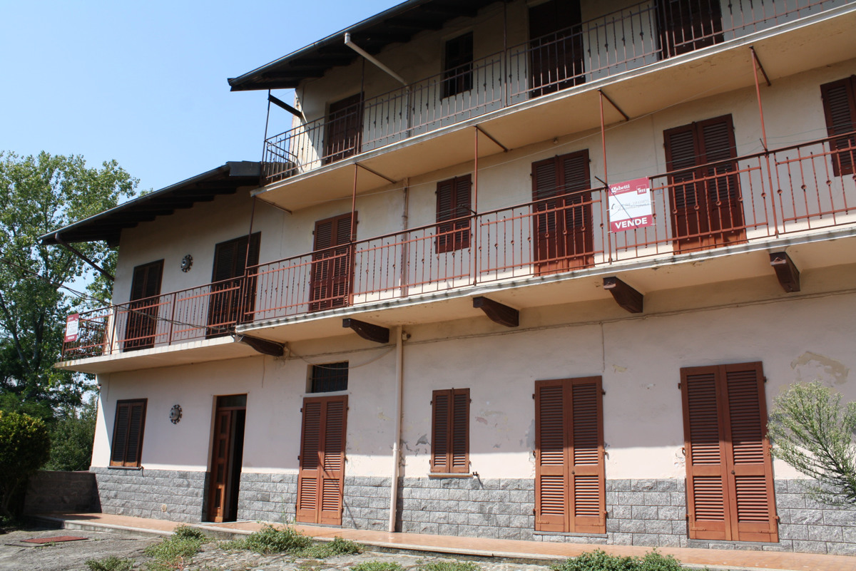 Rustico / Casale in vendita a Divignano, 5 locali, prezzo € 135.000 | PortaleAgenzieImmobiliari.it