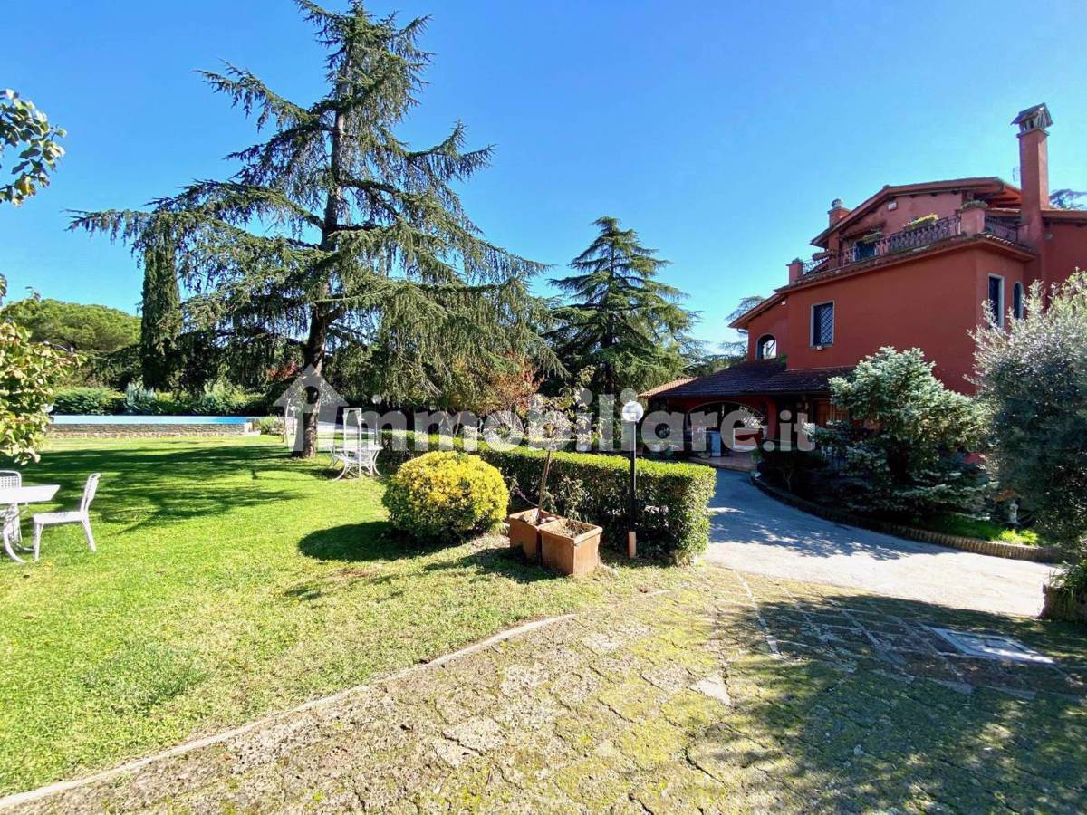Villa Bifamiliare in vendita a Roma, 8 locali, prezzo € 670.000 | CambioCasa.it