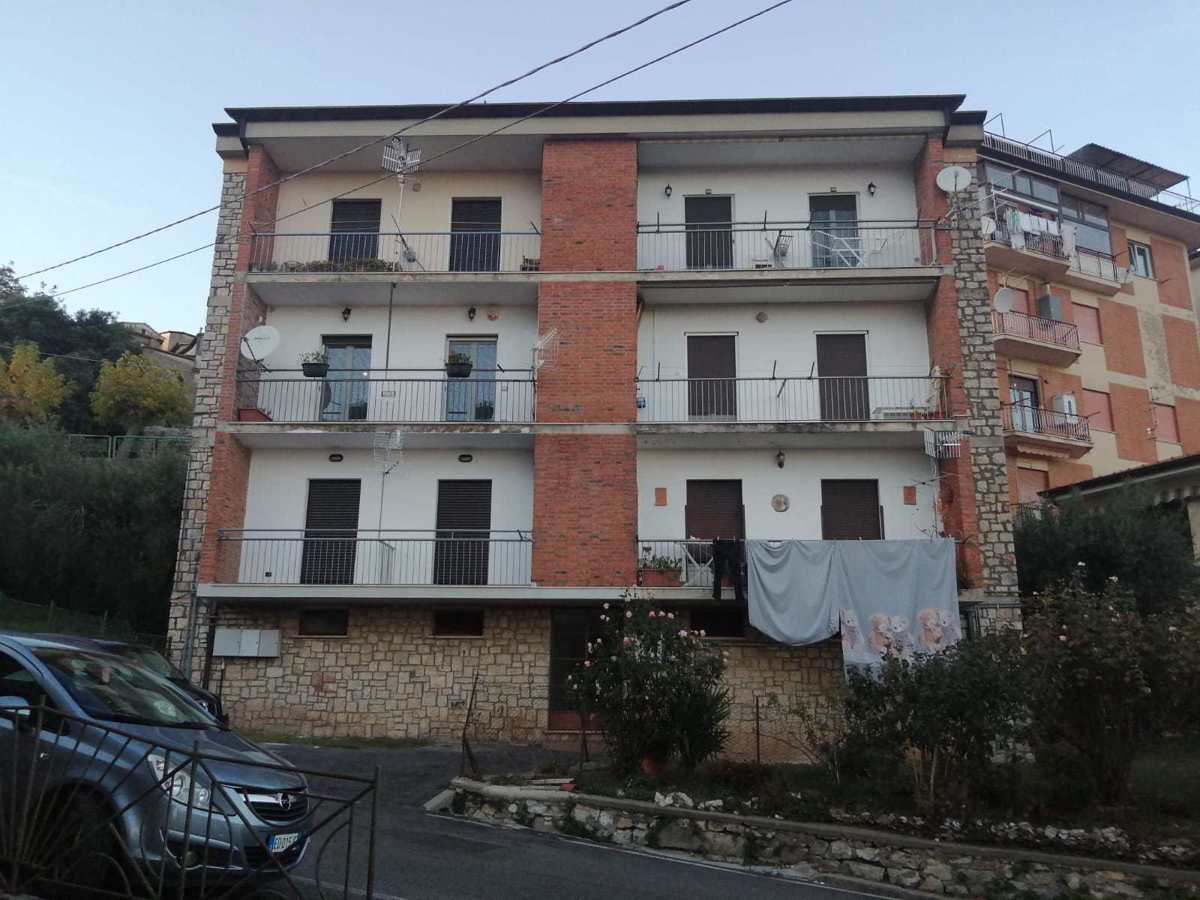 Appartamento in vendita a Bassiano, 3 locali, prezzo € 110.000 | CambioCasa.it