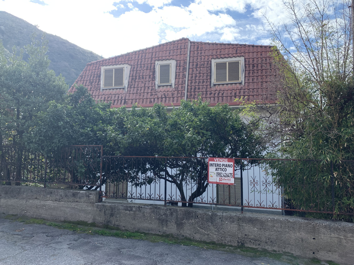 Appartamento in vendita a Fiumefreddo Bruzio, 6 locali, prezzo € 179.000 | CambioCasa.it