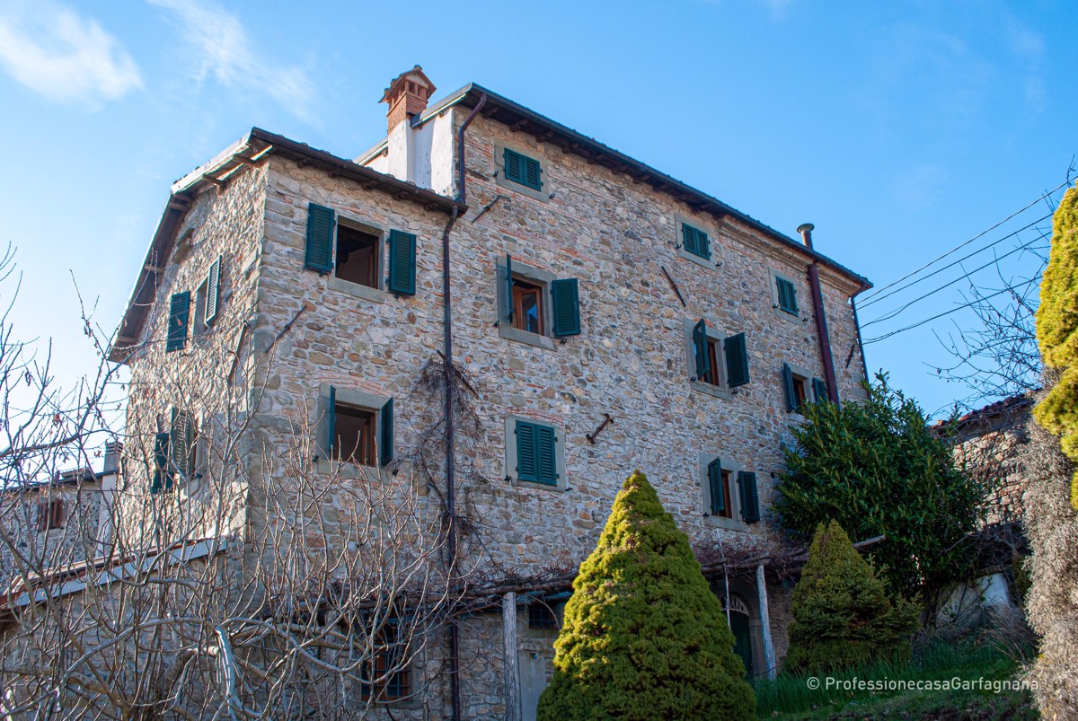 Soluzione Indipendente in vendita a San Romano in Garfagnana, 8 locali, prezzo € 229.000 | CambioCasa.it
