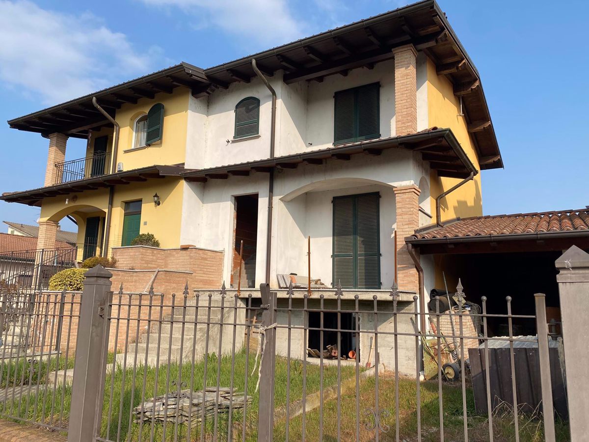 Villa Bifamiliare in vendita a Campospinoso, 4 locali, prezzo € 170.000 | PortaleAgenzieImmobiliari.it