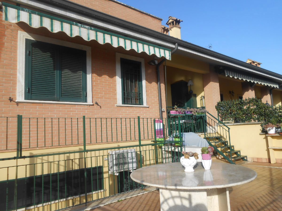 Villa in vendita a Roma, 4 locali, prezzo € 260.000 | CambioCasa.it