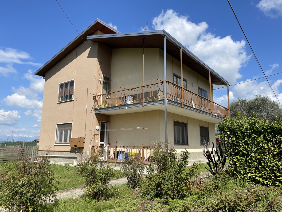 Villa Bifamiliare in vendita a Oleggio, 5 locali, prezzo € 245.000 | PortaleAgenzieImmobiliari.it