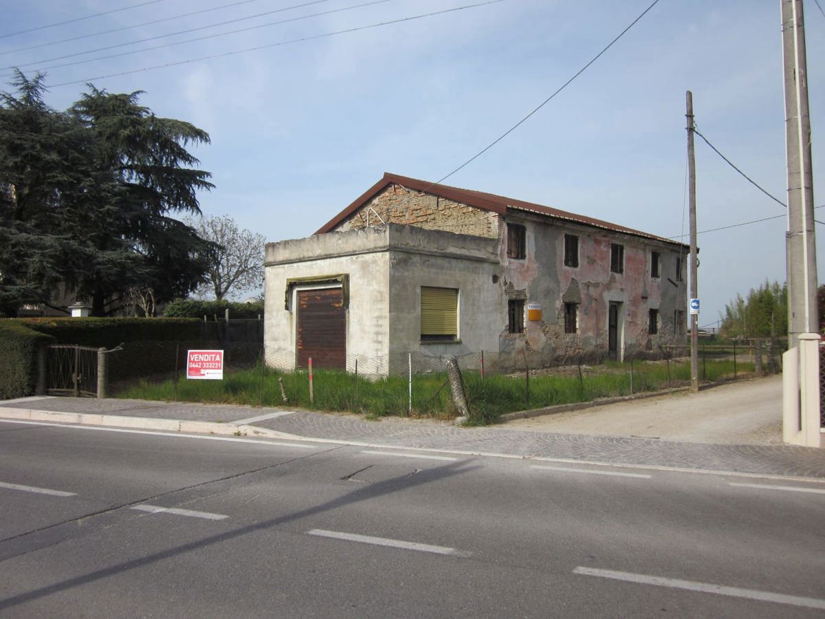Rustico / Casale in vendita a Concamarise, 9 locali, prezzo € 33.000 | PortaleAgenzieImmobiliari.it