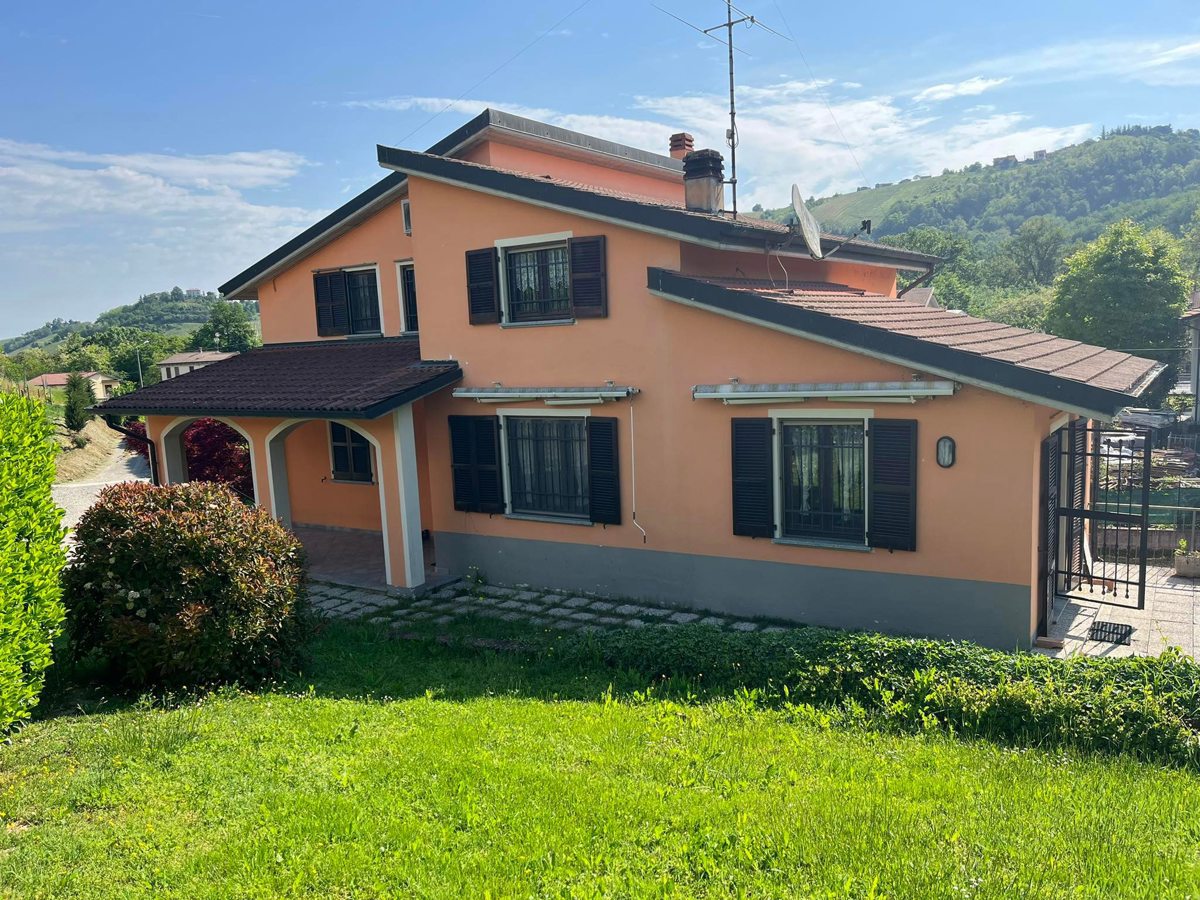 Villa in vendita a Canneto Pavese, 6 locali, prezzo € 198.000 | PortaleAgenzieImmobiliari.it