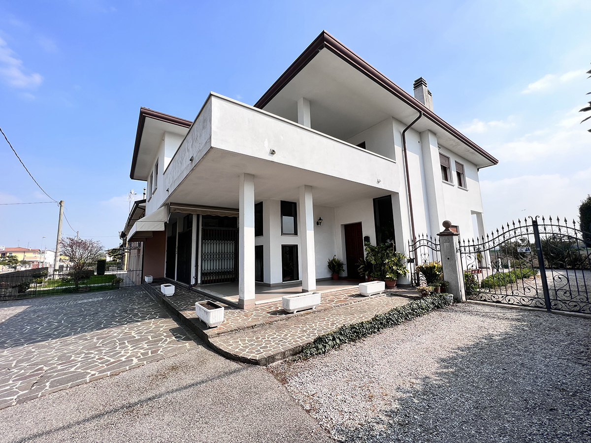 Villa in vendita a Correzzola, 7 locali, prezzo € 285.000 | PortaleAgenzieImmobiliari.it
