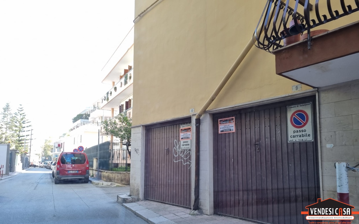 Box / Garage in vendita a Valenzano