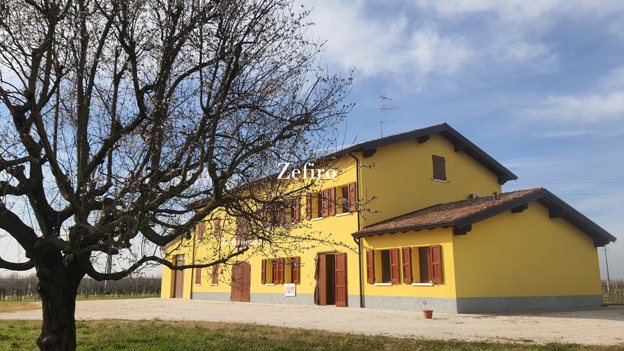 Villa in vendita a Rolo, 6 locali, prezzo € 248.000 | PortaleAgenzieImmobiliari.it