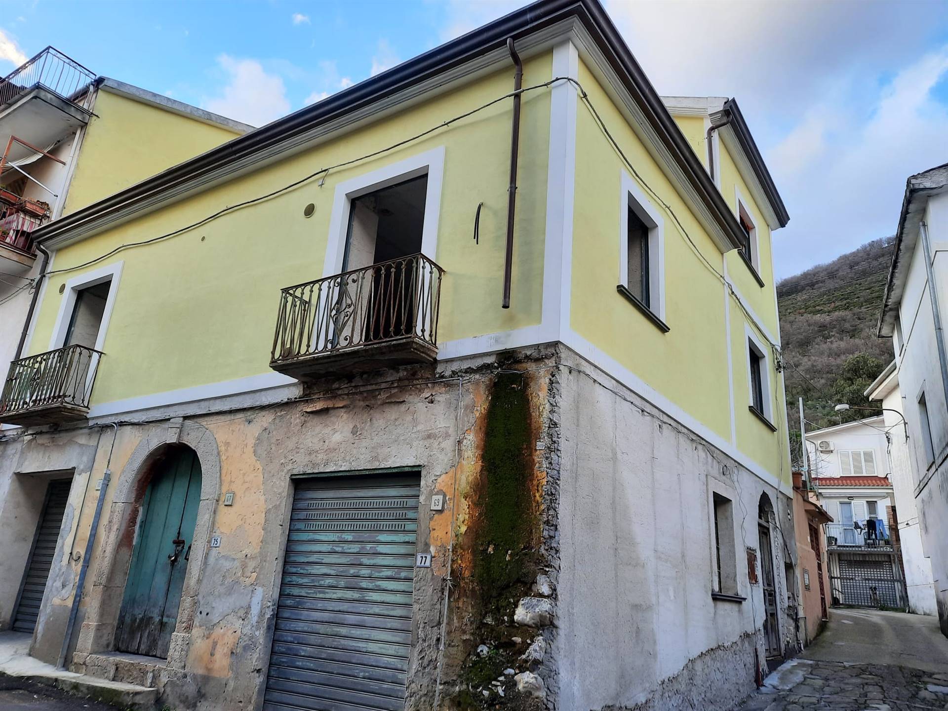 Appartamento in vendita a Salerno, 5 locali, zona ara, prezzo € 110.000 | PortaleAgenzieImmobiliari.it