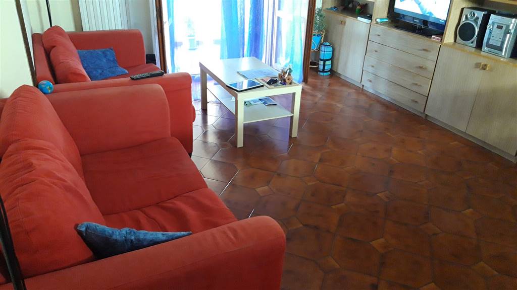 Appartamento in vendita a Castelbellino, 5 locali, zona Zona: Castelbellino Stazione, prezzo € 85.000 | CambioCasa.it