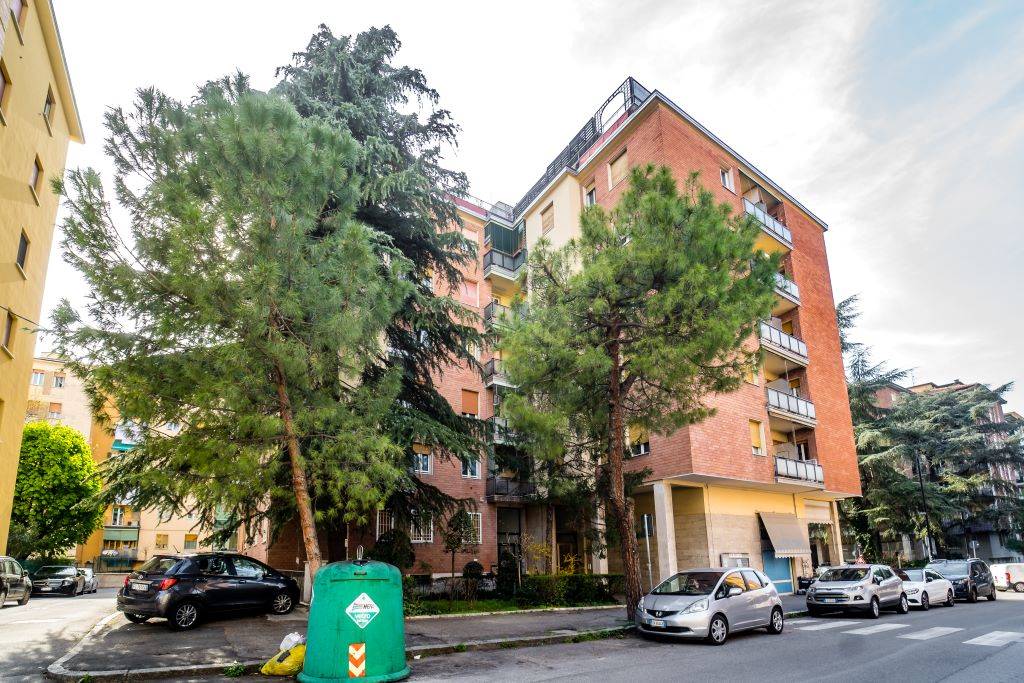 Appartamento in vendita a Casalecchio di Reno, 4 locali, zona Località: CROCE DI CASALECCHIO, prezzo € 248.000 | CambioCasa.it