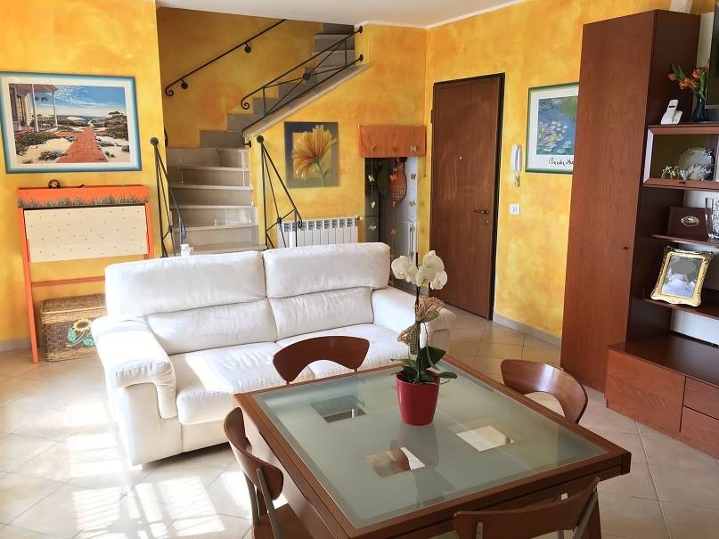 Appartamento in vendita a Capena, 3 locali, prezzo € 125.000 | CambioCasa.it