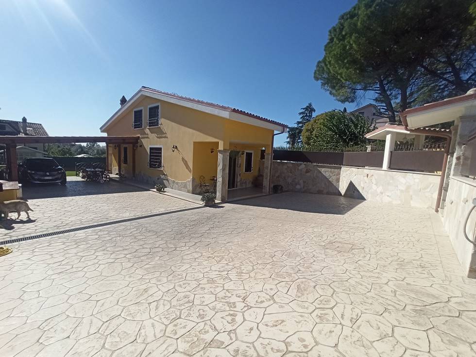 Villa in vendita a Capena, 3 locali, prezzo € 239.000 | CambioCasa.it