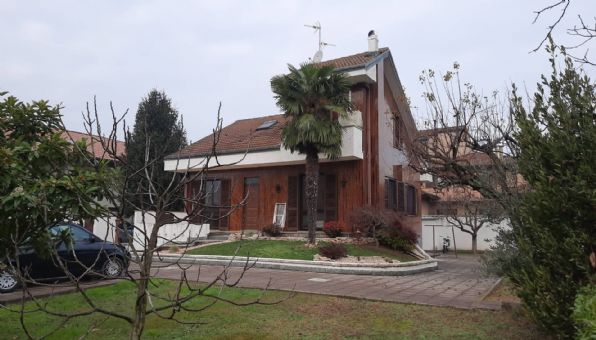 Villa in vendita a Cernusco sul Naviglio, 7 locali, zona Località: RONCO, Trattative riservate | CambioCasa.it