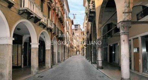 Negozio / Locale in vendita a Treviso, 2 locali, zona Zona: Centro storico, prezzo € 190.000 | CambioCasa.it