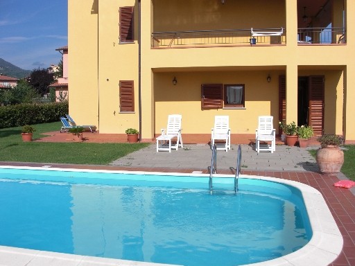 Villa in vendita a Borgo San Lorenzo, 10 locali, zona Località: LUCO MUGELLO, prezzo € 460.000 | CambioCasa.it