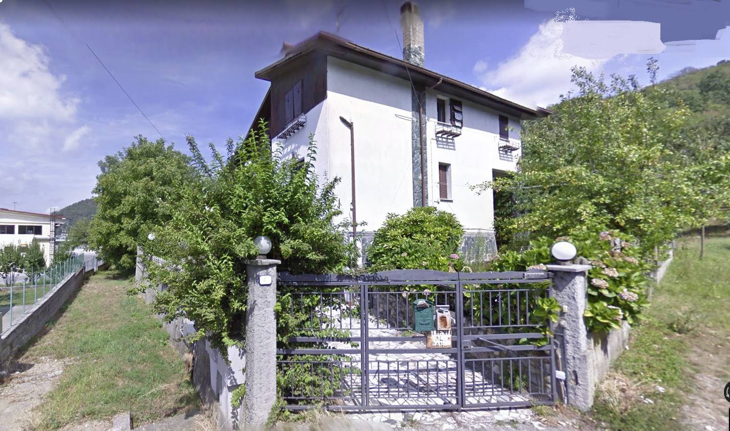 Appartamento in vendita a Altare, 5 locali, prezzo € 70.000 | CambioCasa.it