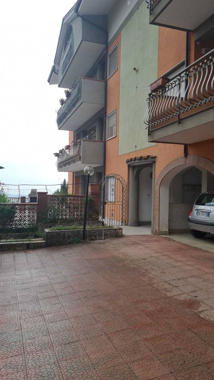 Appartamento in vendita a San Cipriano Picentino, 4 locali, prezzo € 105.000 | PortaleAgenzieImmobiliari.it