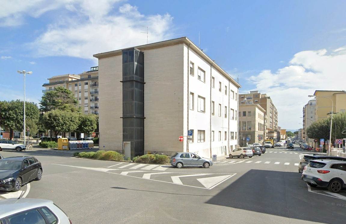 Negozio / Locale in affitto a Cecina, 1 locali, zona Località: CENTRO, prezzo € 650 | PortaleAgenzieImmobiliari.it