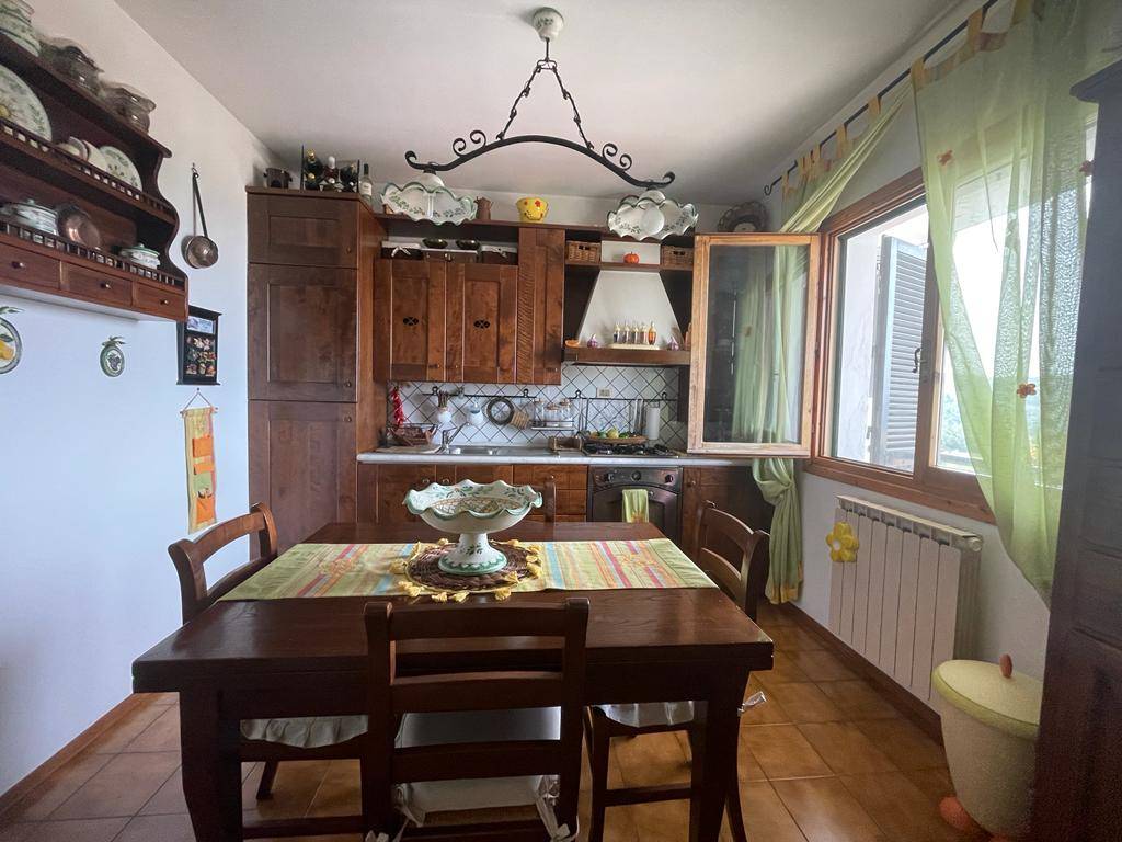 Appartamento in vendita a Calenzano, 5 locali, prezzo € 220.000 | PortaleAgenzieImmobiliari.it