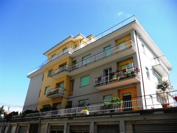 Appartamento in vendita a Chiaravalle, 4 locali, prezzo € 165.000 | CambioCasa.it