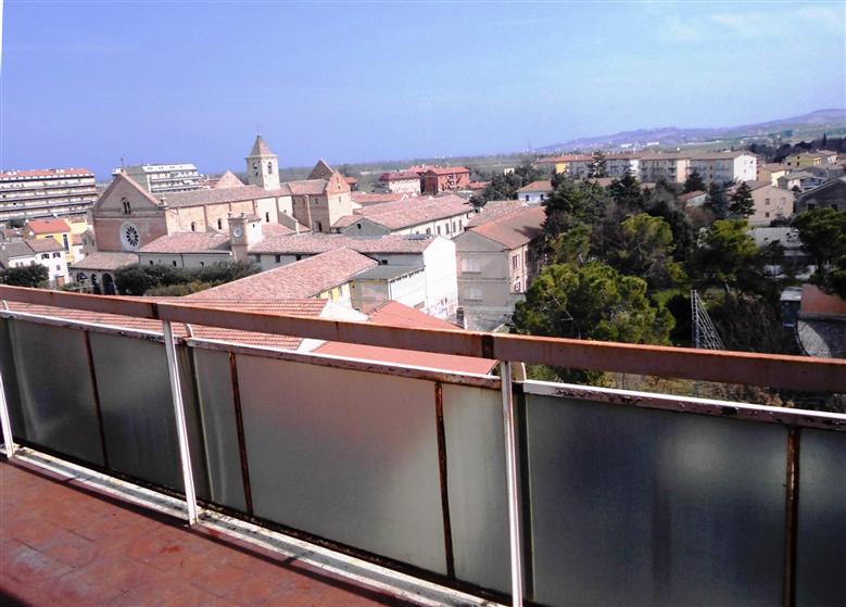 Appartamento in vendita a Chiaravalle, 5 locali, prezzo € 135.000 | CambioCasa.it