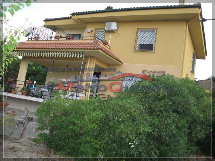 Villa in vendita a Canicattì, 6 locali, zona Località: A 6 ZONA ZONA USCITA CALTANISSETTA, Trattative riservate | CambioCasa.it