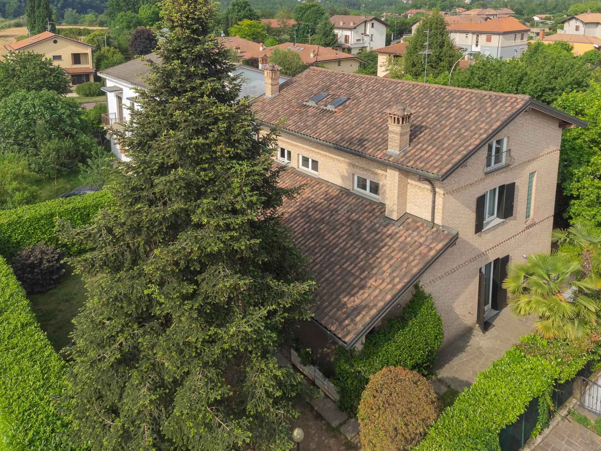 Villa in vendita a Triuggio, 7 locali, prezzo € 575.000 | PortaleAgenzieImmobiliari.it