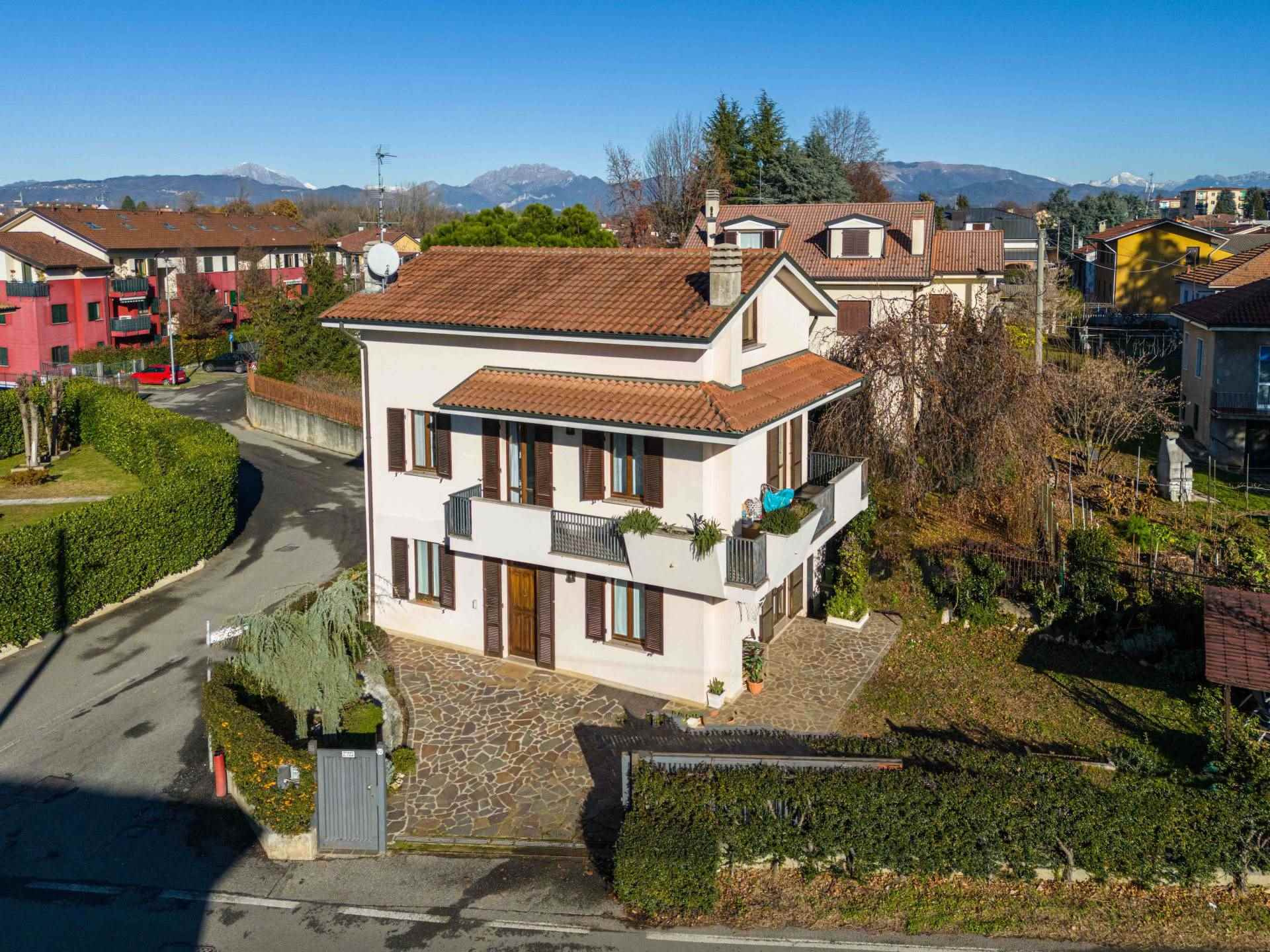 Villa in vendita a Bernareggio, 5 locali, prezzo € 319.000 | PortaleAgenzieImmobiliari.it