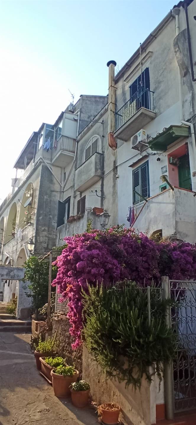 Appartamento in vendita a Vietri sul Mare, 2 locali, prezzo € 160.000 | PortaleAgenzieImmobiliari.it
