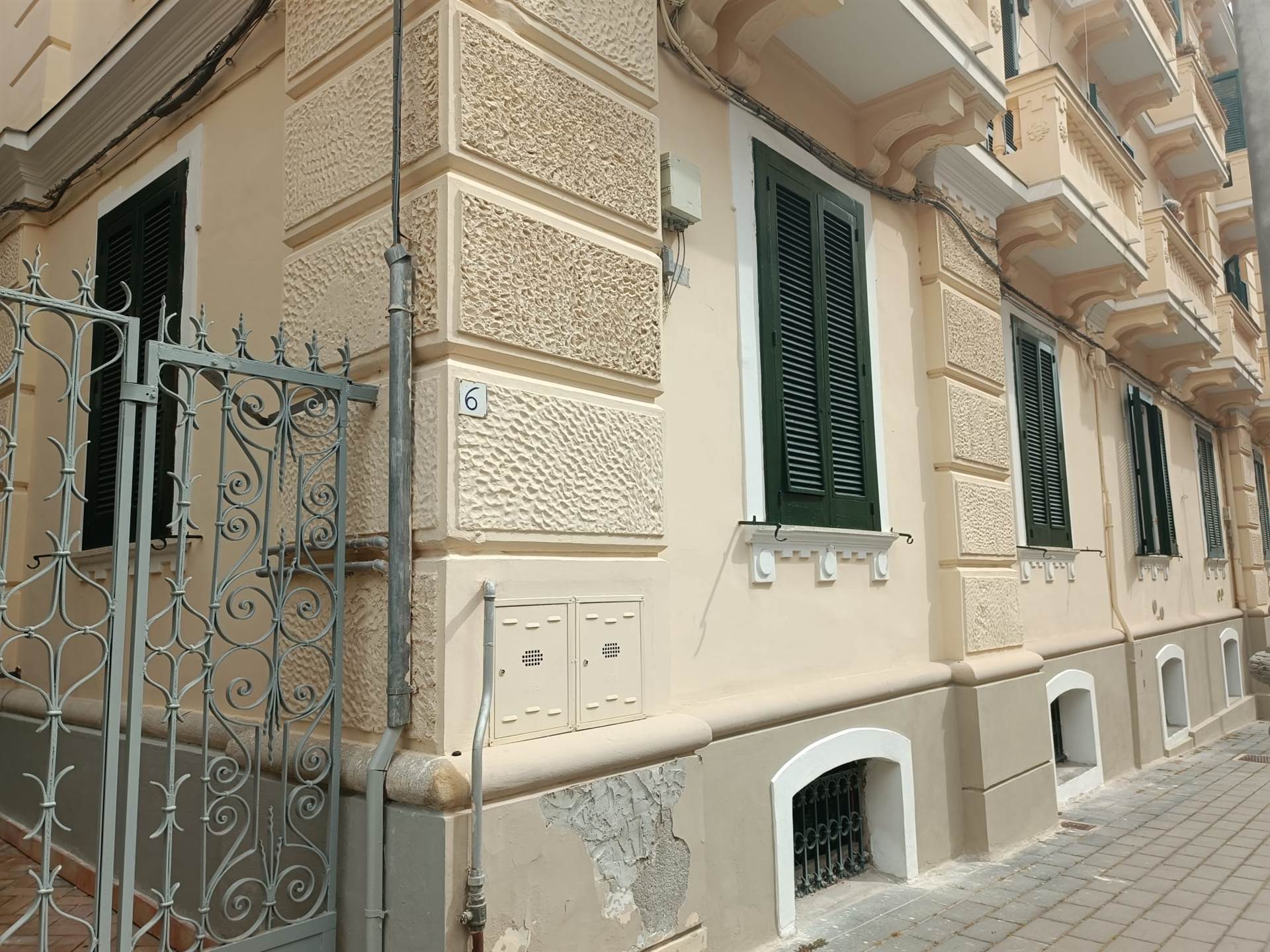 Ufficio / Studio in affitto a Salerno, 4 locali, zona ro, prezzo € 2.000 | PortaleAgenzieImmobiliari.it