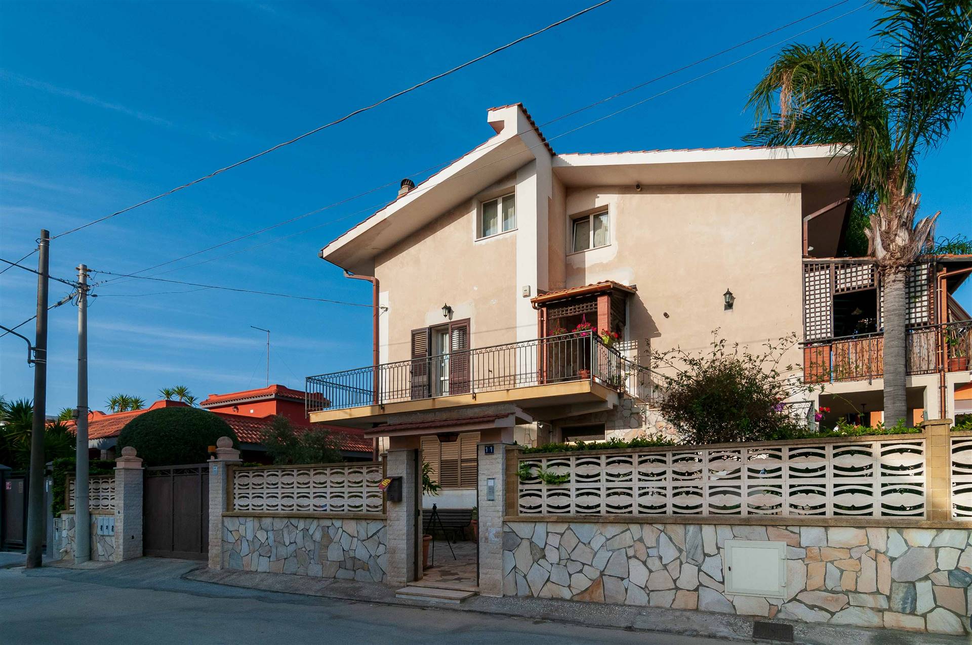 Villa in vendita a Siracusa, 9 locali, zona Località: PIZZUTA, prezzo € 390.000 | PortaleAgenzieImmobiliari.it
