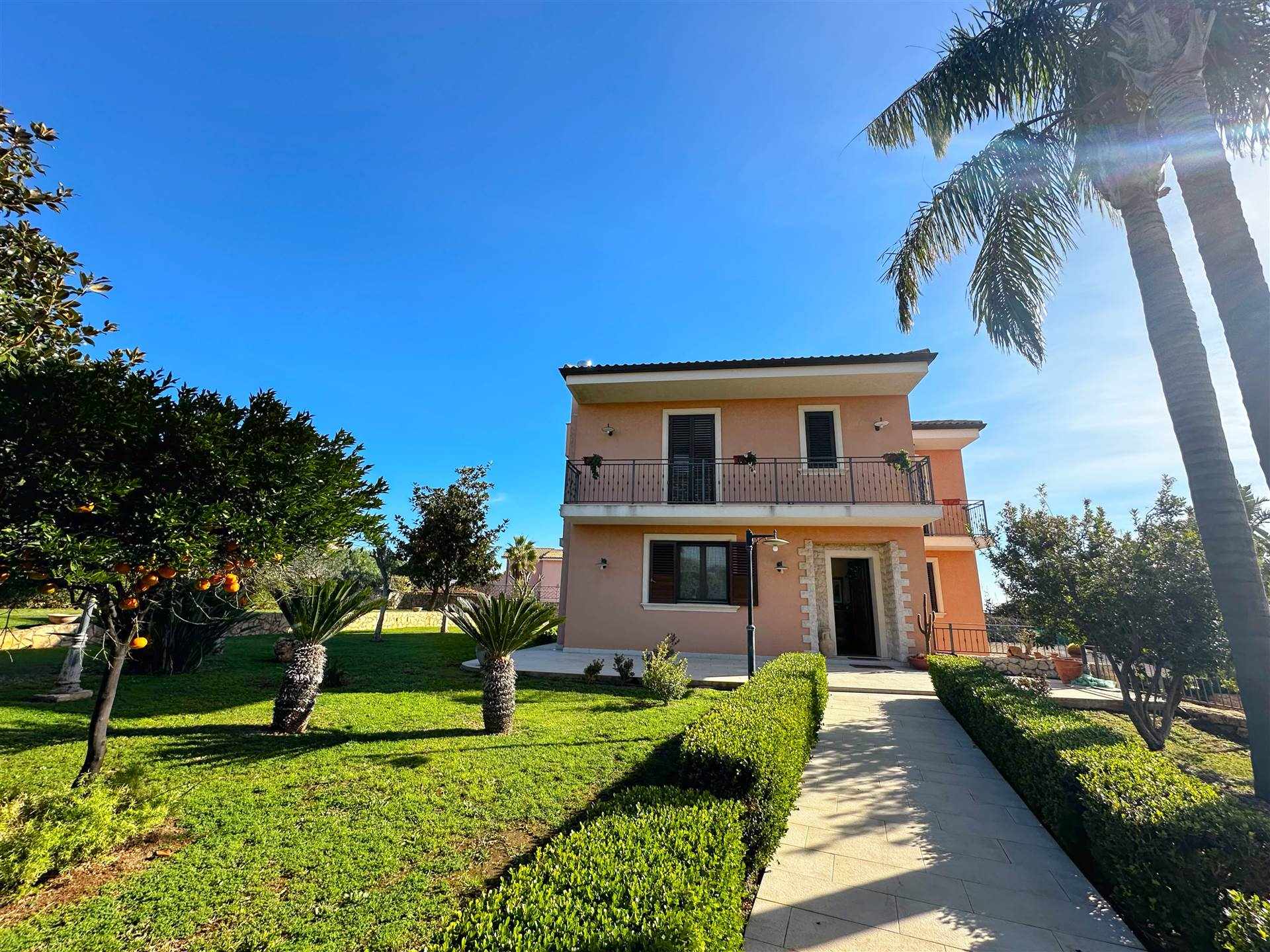 Villa in vendita a Siracusa, 6 locali, zona Località: TREMILIA, prezzo € 565.000 | CambioCasa.it